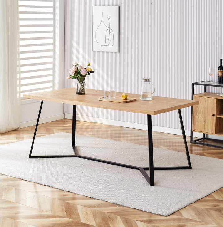 April Dining Table, Oak veneer