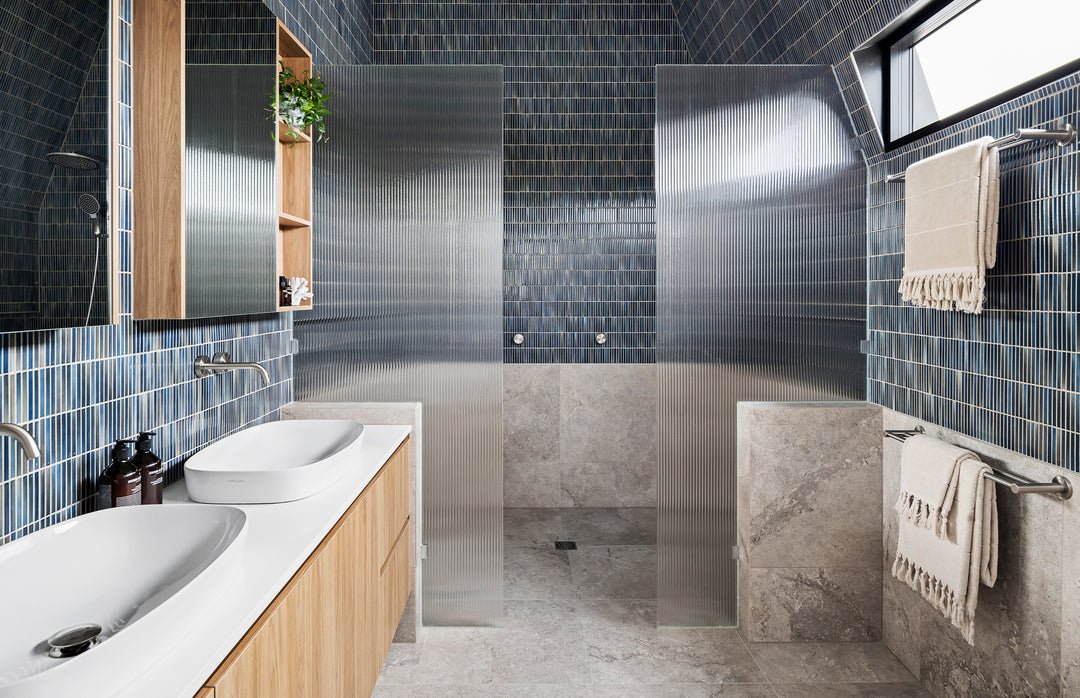 Axia Shower / Wall Mixer